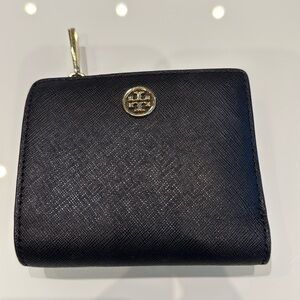 TORY BURCH Robinson Mini Wallet (Black)